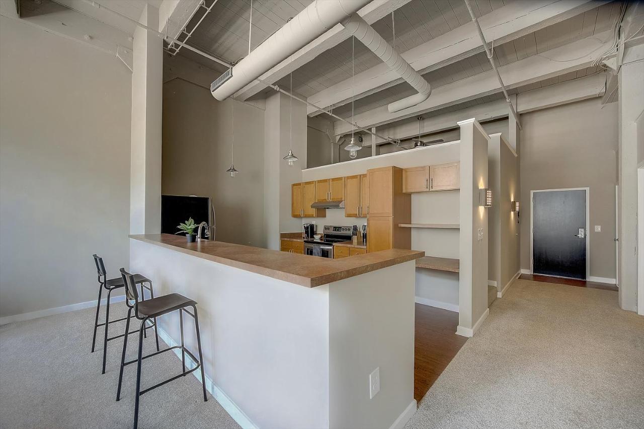 Frontdesk I Sycamore Place Apts Downtown Cincinnati Bagian luar foto